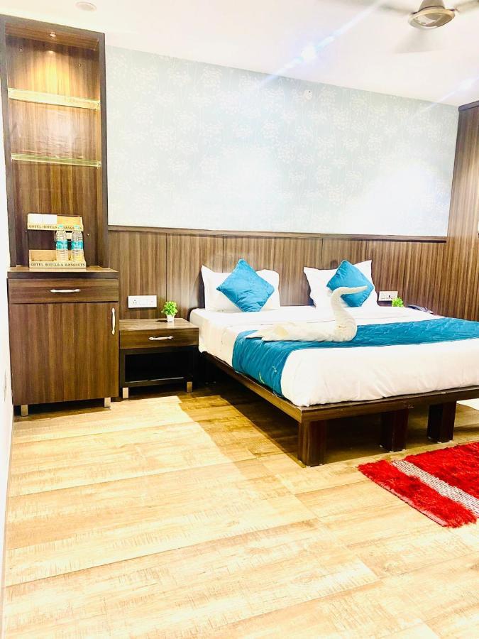 Qotel Hotel Rajouri Garden Above Ritu Marbles, Near Rajouri Garden Metro Station-Couple Friendly New Delhi Exterior photo